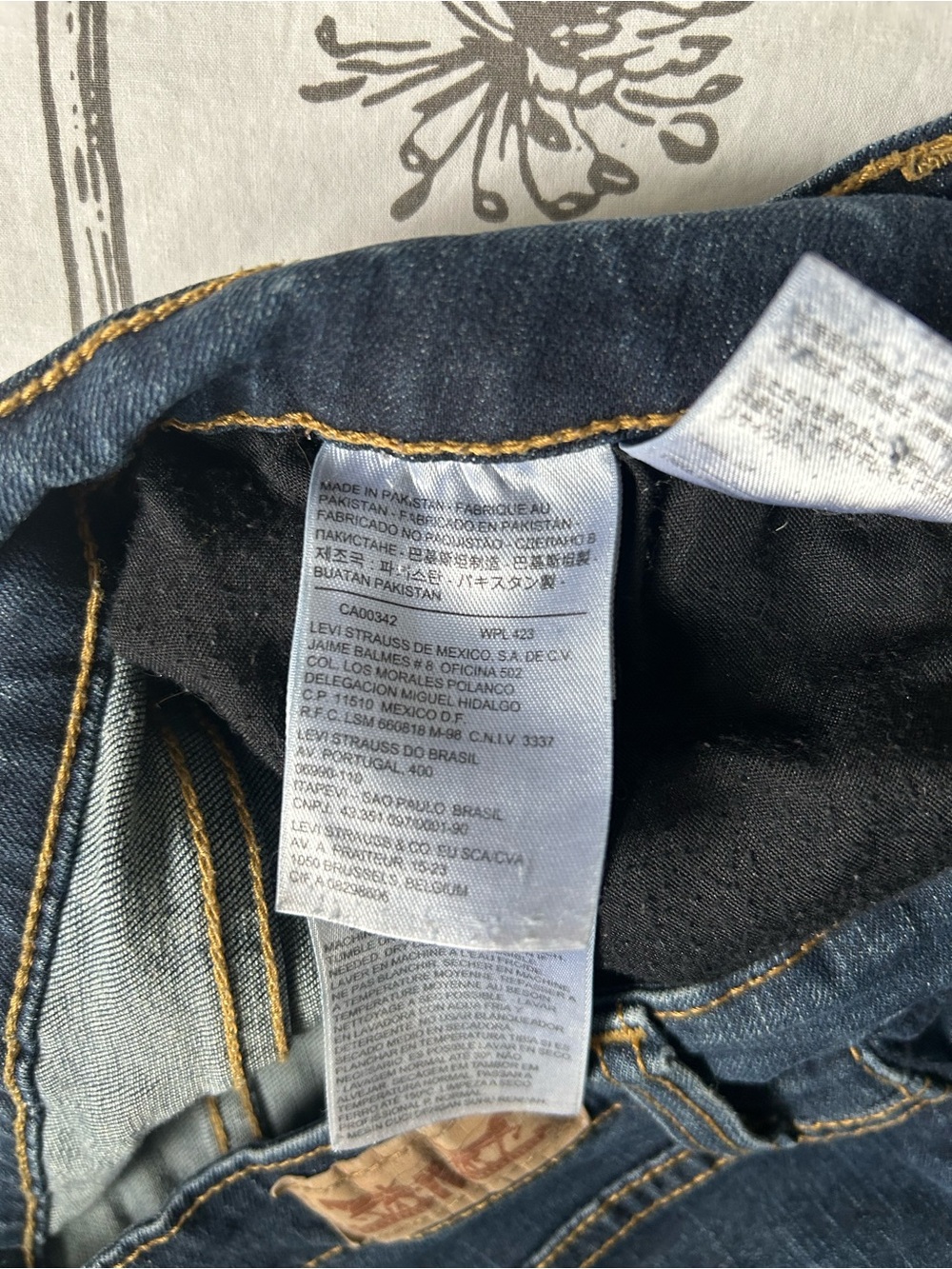 Levi's Slim Jeans Dark Wash Blue Size 31 Excellent Condition - Picture 6 of 11